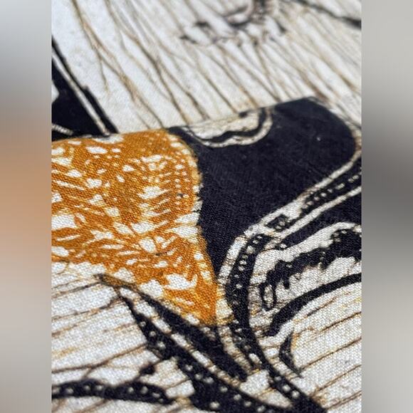 7 Vintage Cloth Dinner Napkins‎ in Black, Cream, & Gold - Picture 4 of 5